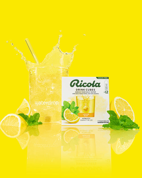 Bicchiere waterdrop con Limone Menta e cubetti Ricola.