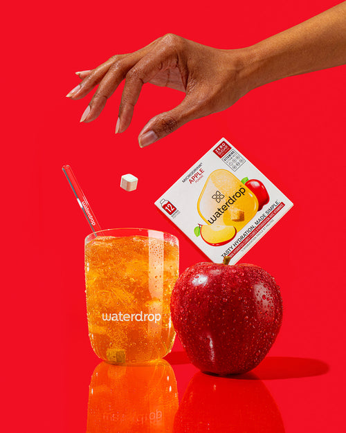 MELA: acqua frizzante con cubo microdrink alla mela.