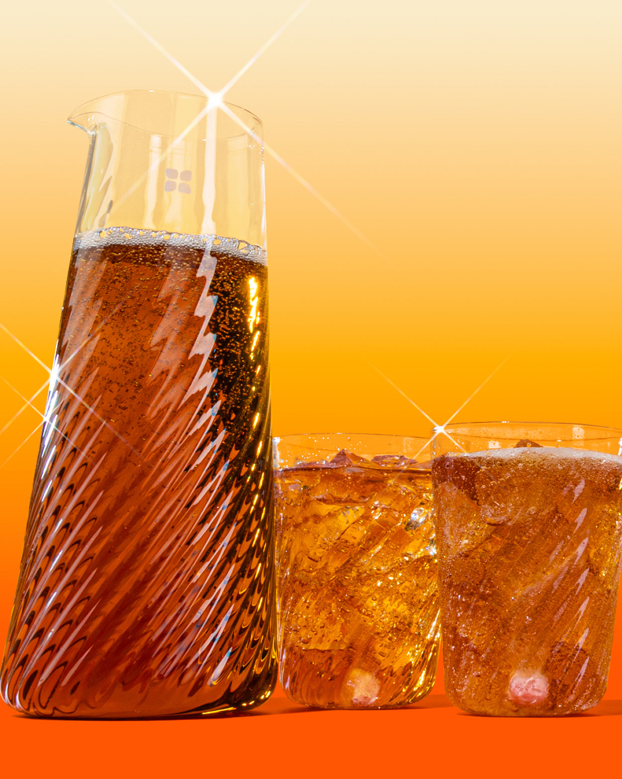 Set Caraffa in Vetro Striato con bevanda frizzante e ghiaccio.