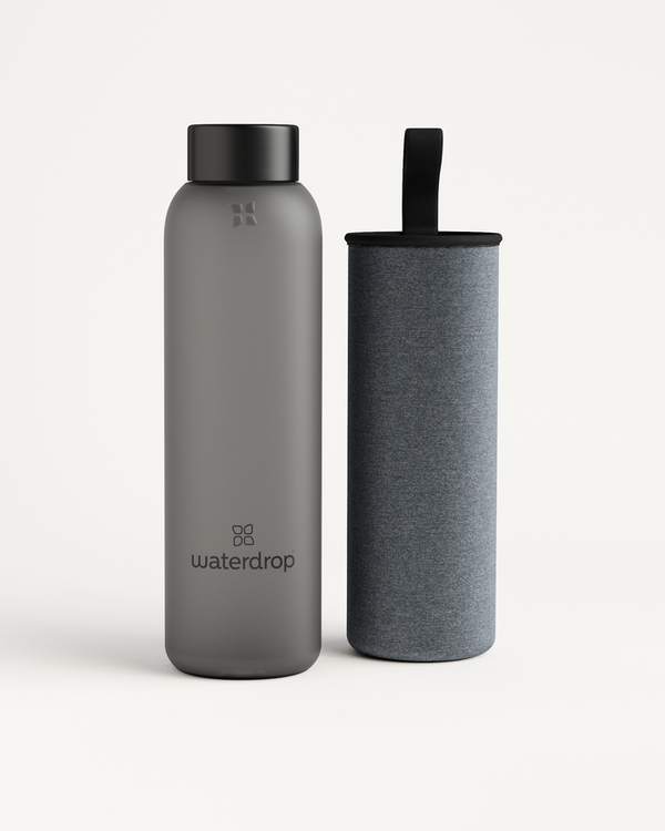 Vetro Satinato: bottiglia in vetro borosilicato per idratazione elegante.