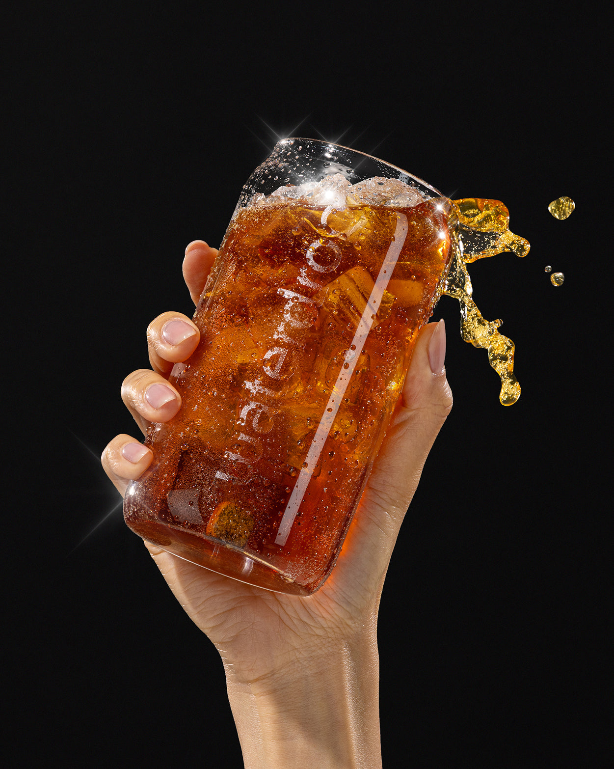 Set 30 Giorni Senza Zucchero: bevanda frizzante in bicchiere con ghiaccio.