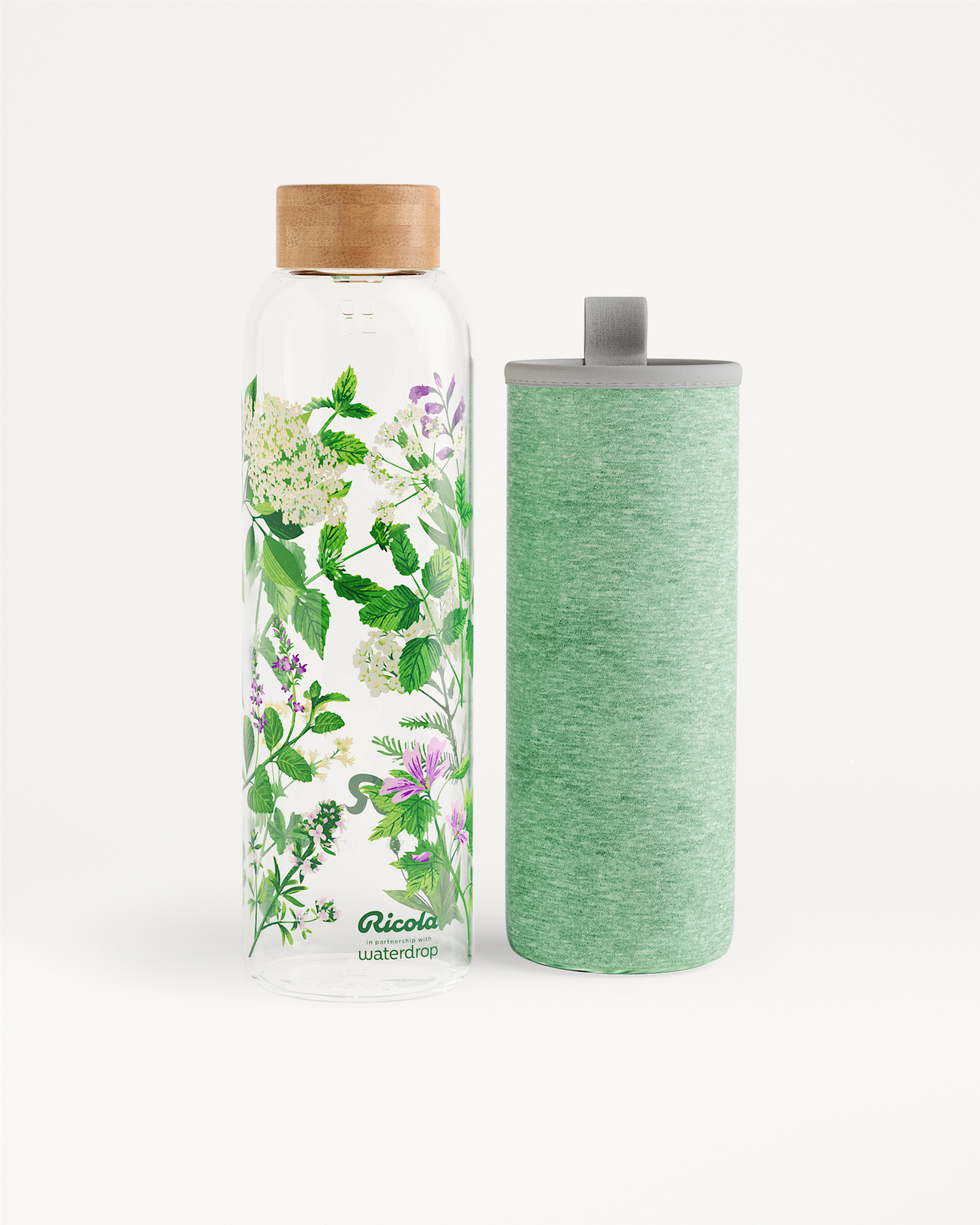 Bottiglia Ricola Edition Glass con illustrazioni di erbe e fiori.
