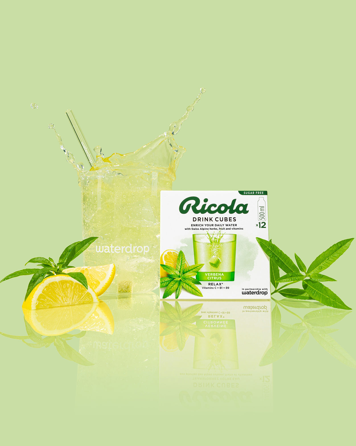 Verbena Agrumi, bevanda frizzante con cubetti Ricola, limone e verbena.