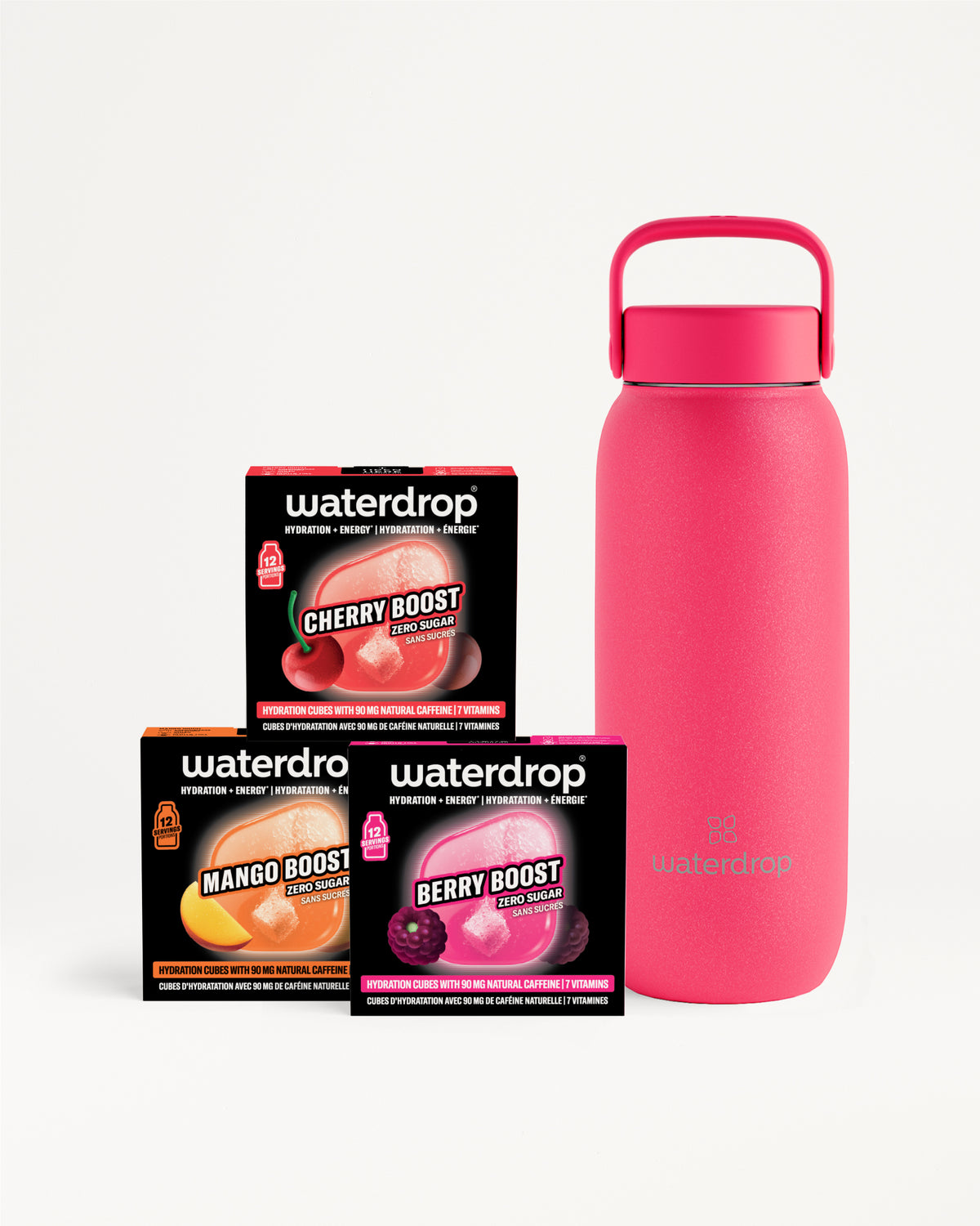 Bottiglia d’acqua rosa riutilizzabile accanto a tre piccole confezioni nere Waterdrop.