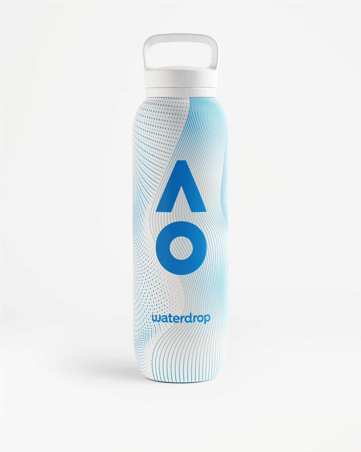 Bottiglia d'acqua alta bianca e azzurro chiaro con tappo a leva bianco e maniglia, logo geometrico blu e motivo a onde.