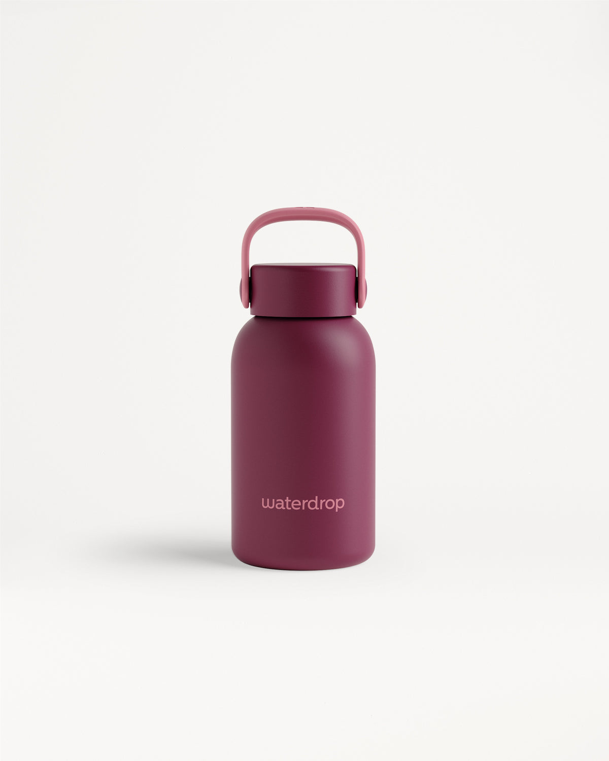 Bottiglia d'acqua riutilizzabile magenta con manico curvo su sfondo bianco.