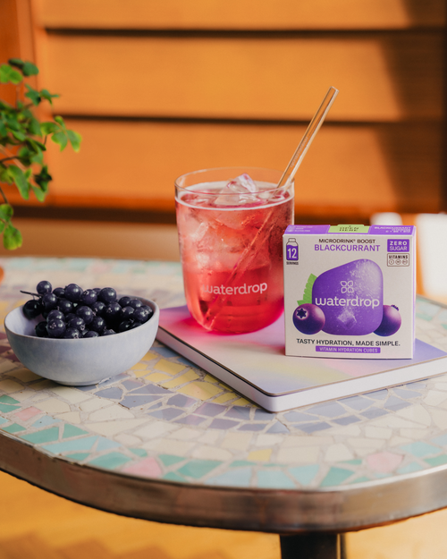 1+1 Microdrink (Scadenza ravvicinata) con pipetta e frutta.